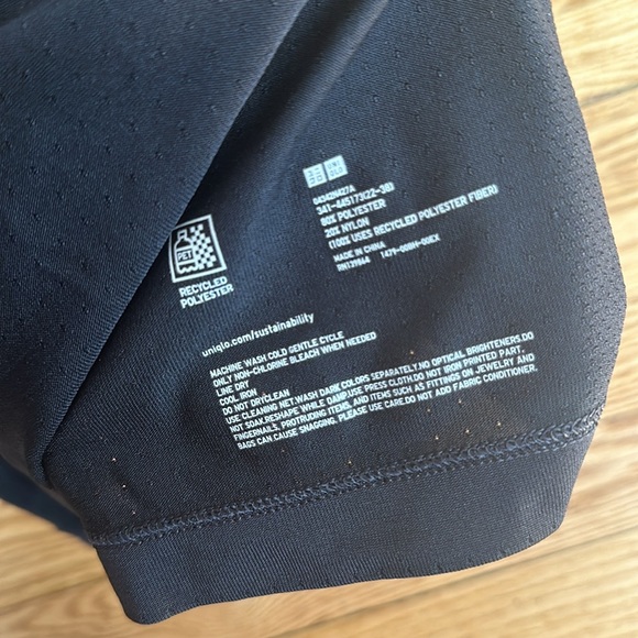 Men’s Uniqlo Black Tshirt - Picture 3 of 3